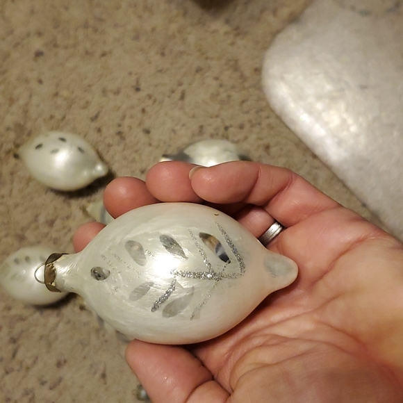 Set of 8 Vintage Mercury Glas White Frosted & Siver Teardrop Ornaments 3.5in - Picture 2 of 4